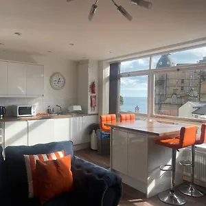 Harcourt Place Apartment