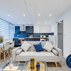 Raglan 3 - Central With Free Parking Apartment